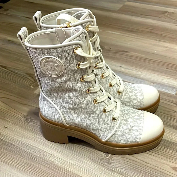 Michael Kors Corey Logo Combat Boot cream & tan Womens size 7.5 Ankle Bootie - Picture 7 of 14